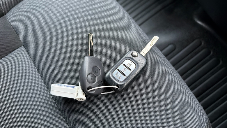 Renault Master Lwb Diesel Fwd LM35dCi 135 Business+ Medium Roof Van